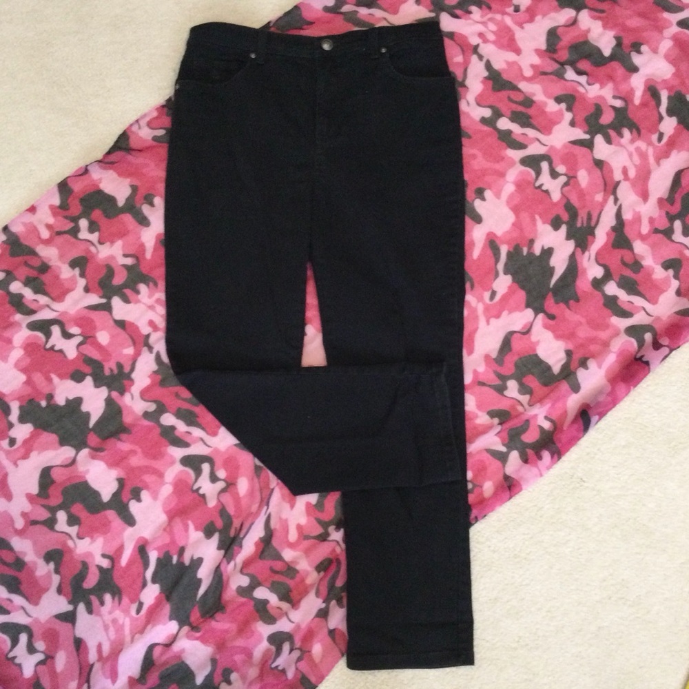 Black Gloria Vanderbilt Jeans, Size 10 Petite Average